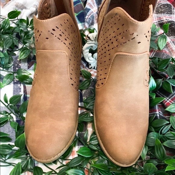 SIZE 6 LEFT! ✨Dark Camel Booties - Picture 5 of 7